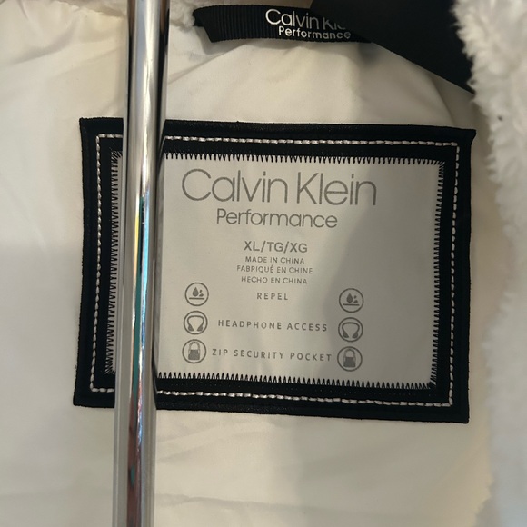 XL puffer vest - Picture 2 of 3